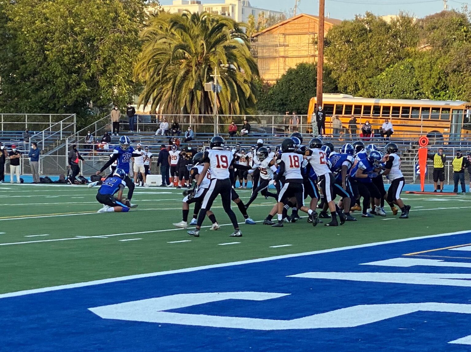 Palisades Football Beats Fairfax, 356, in Season’s Second Game; Plays