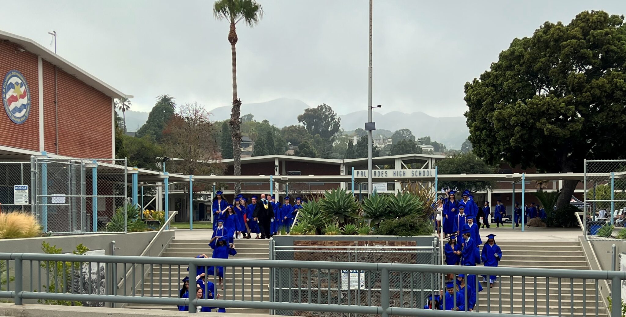 Palisades High School Graduates 850 Circling The News